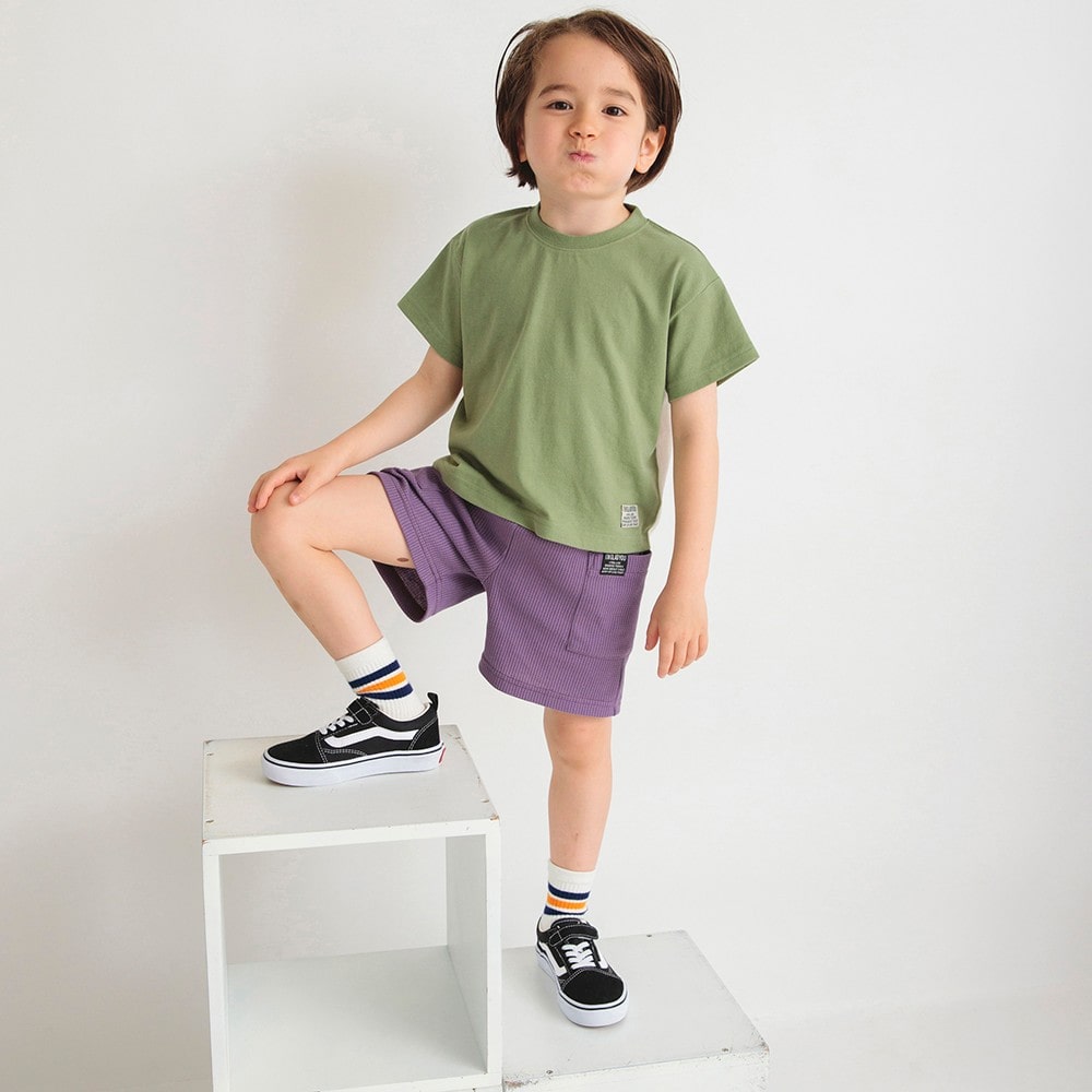 カーキグリーン