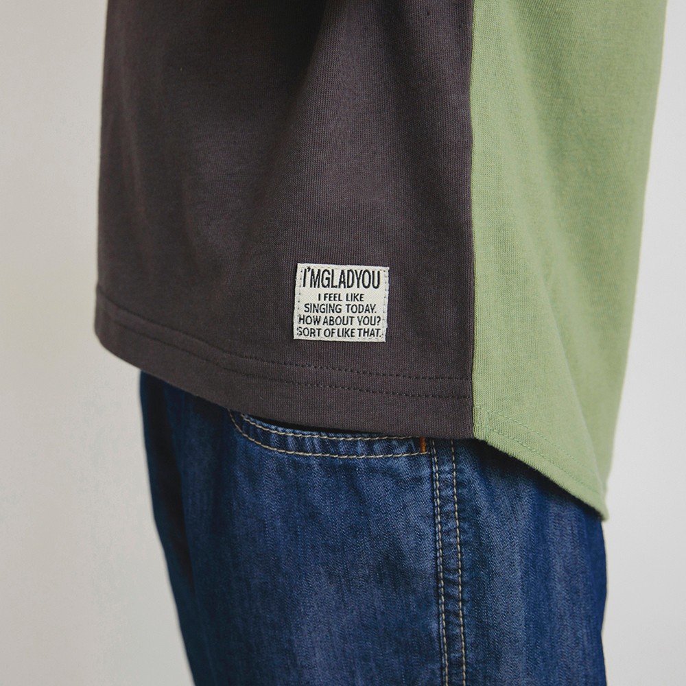 チャコールグレー