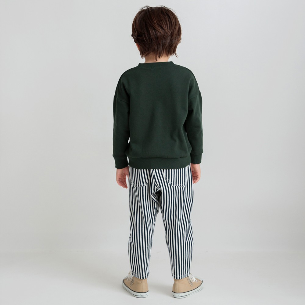 カーキグリーン