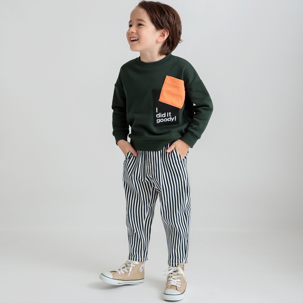 カーキグリーン