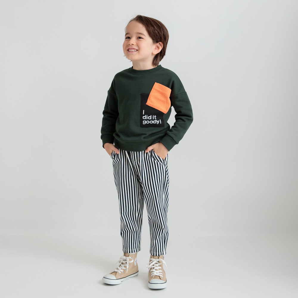 カーキグリーン