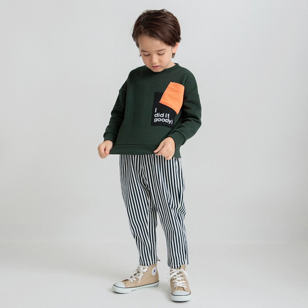 カーキグリーン