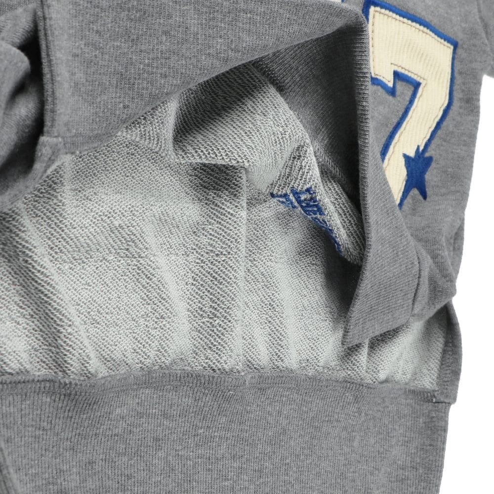 チャコールグレー