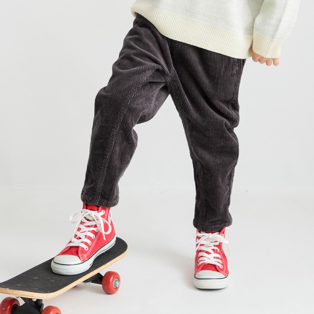 チャコールグレー