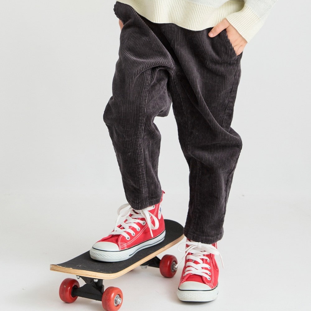 チャコールグレー