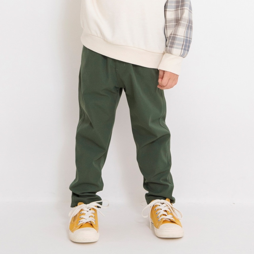 カーキグリーン