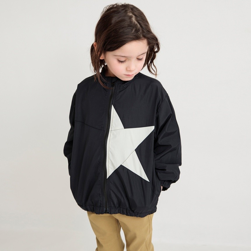 チャコールグレー