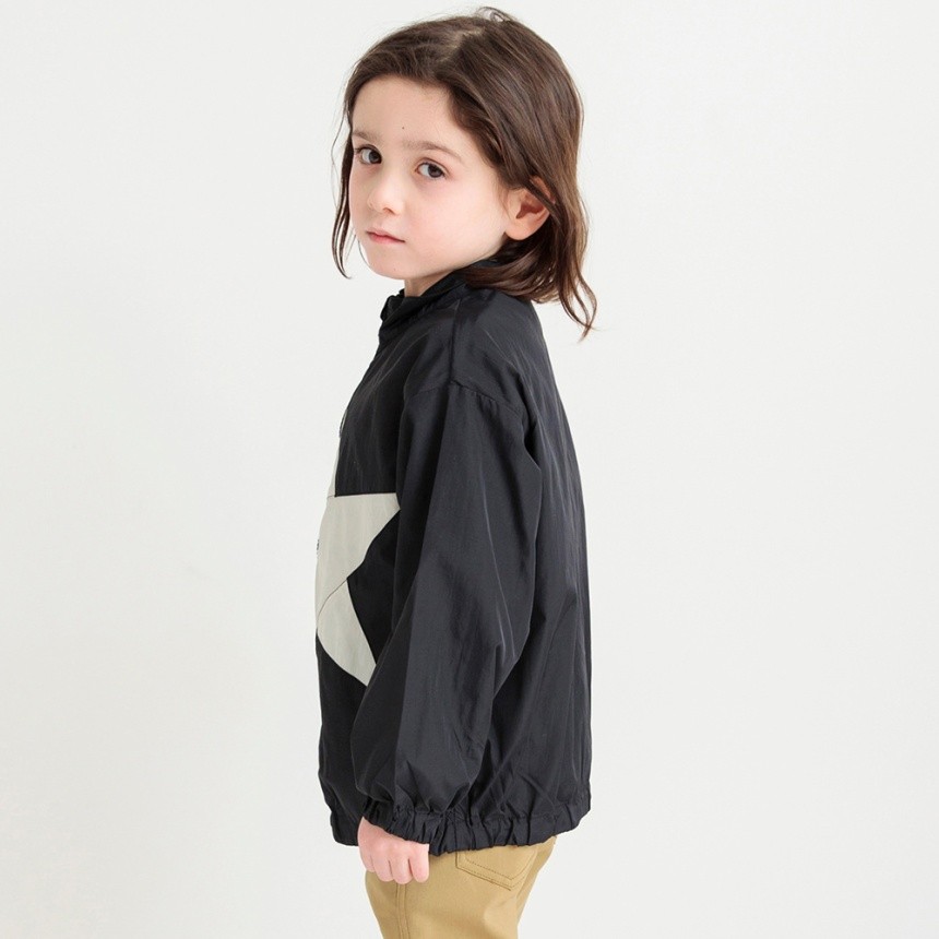 チャコールグレー