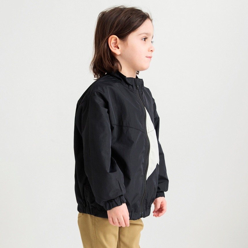 チャコールグレー