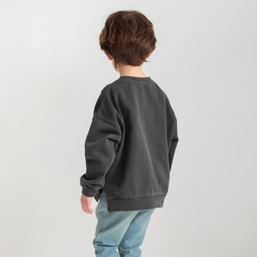 チャコールグレー