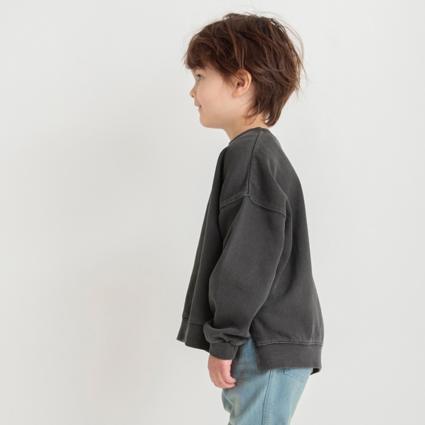 チャコールグレー