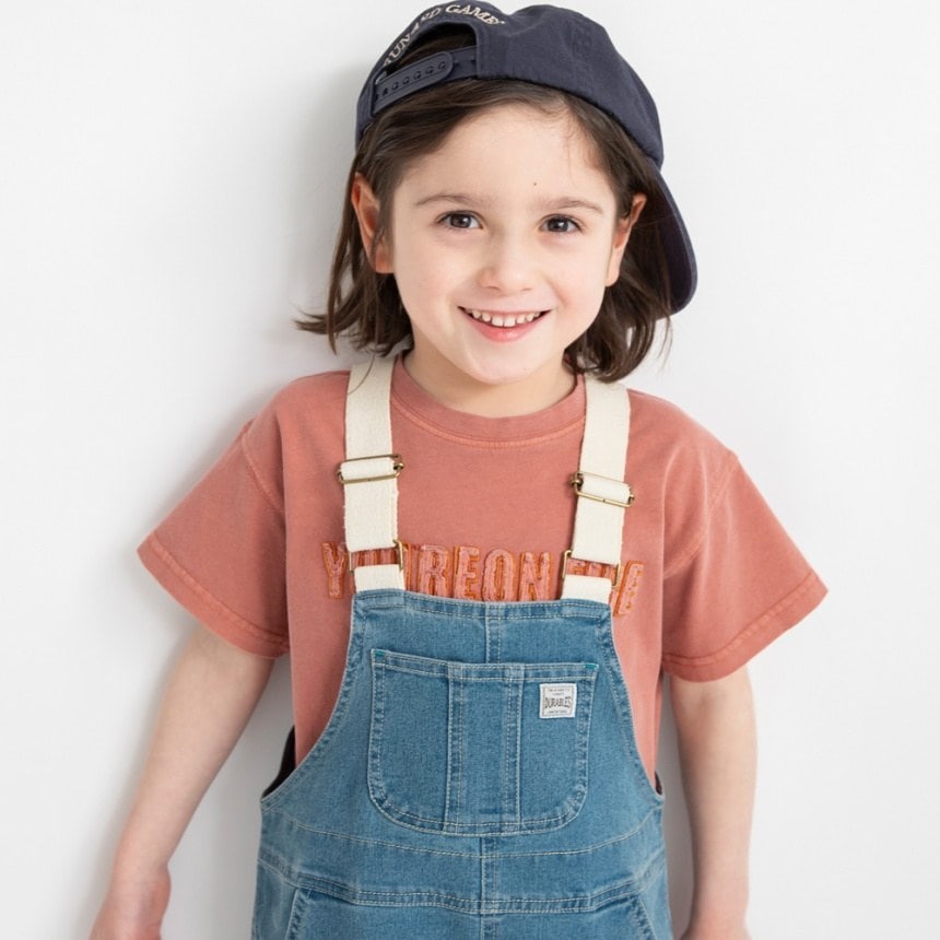 サーモンピンク