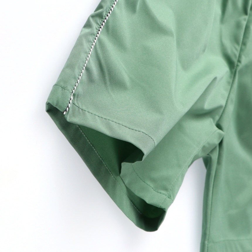 ライトグリーン