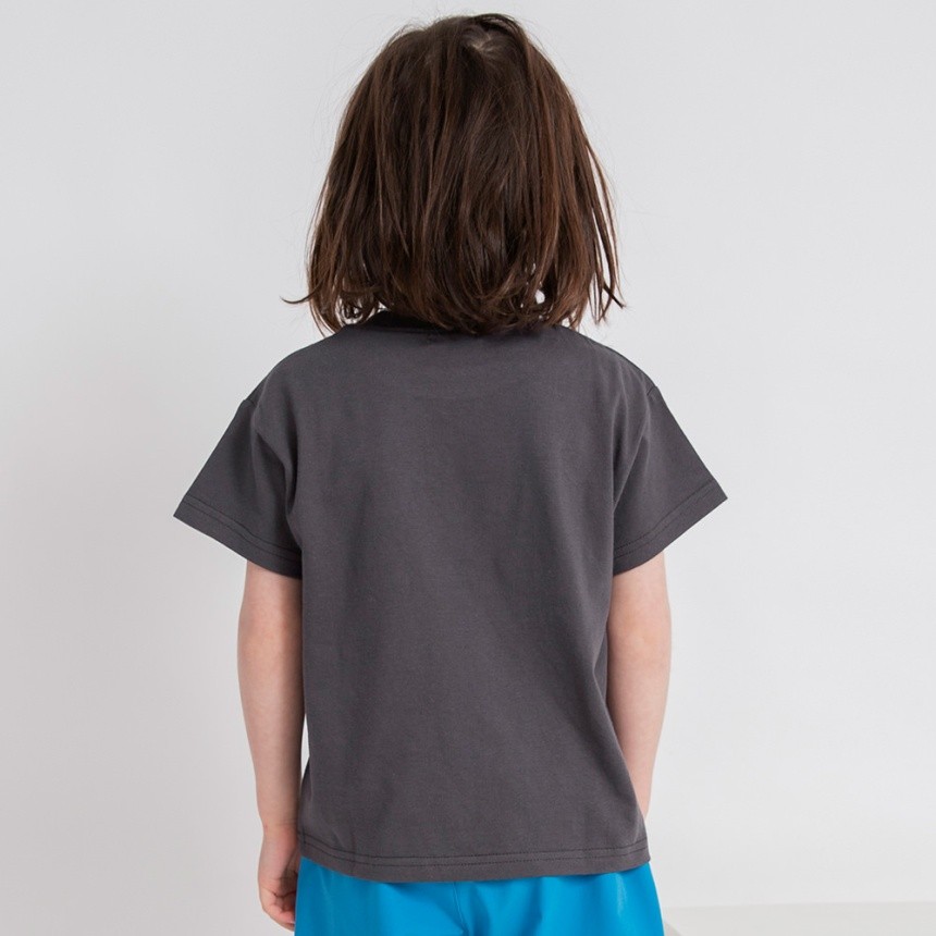 チャコールグレー