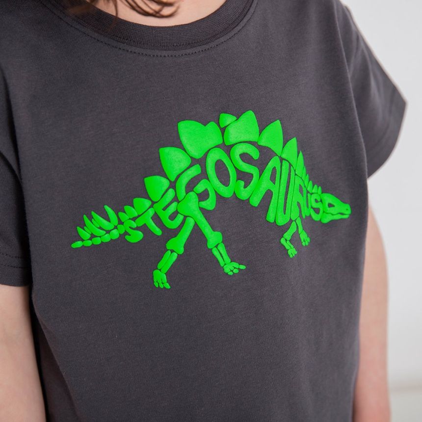 チャコールグレー