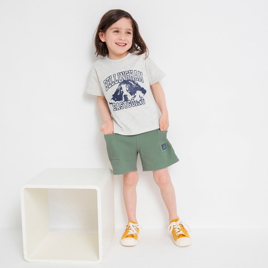 カーキグリーン