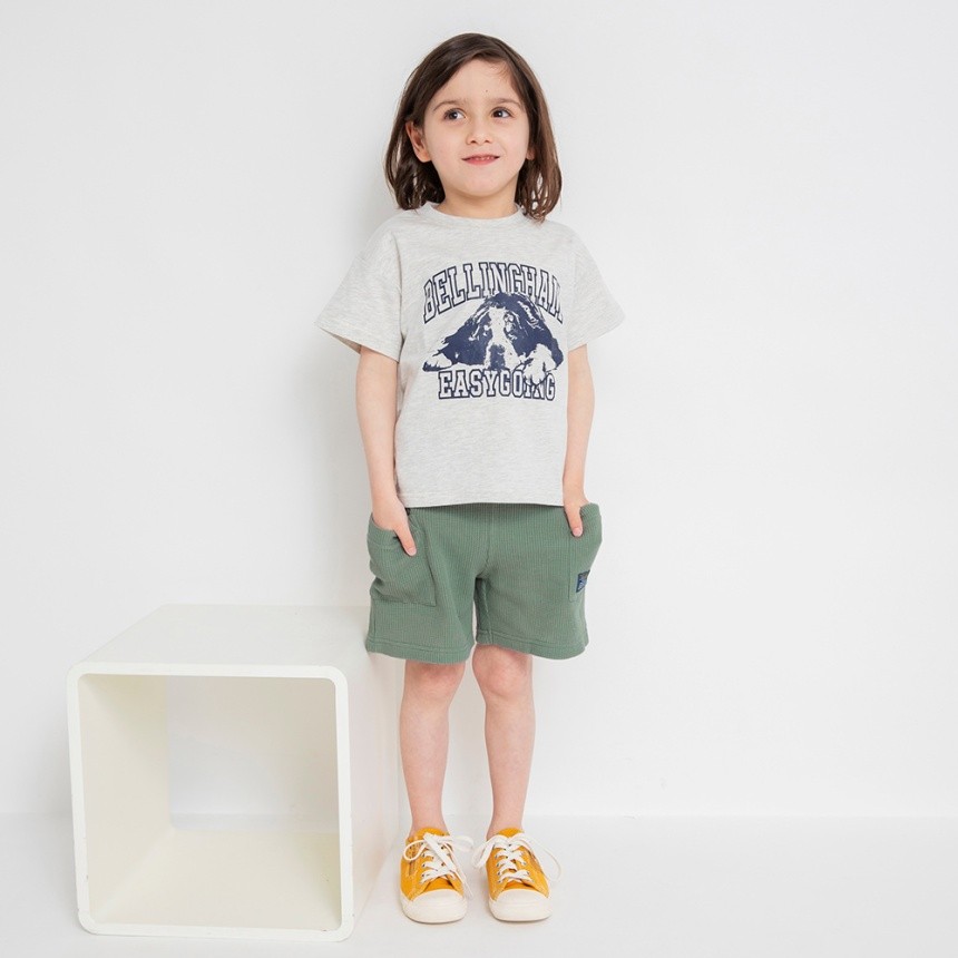 カーキグリーン