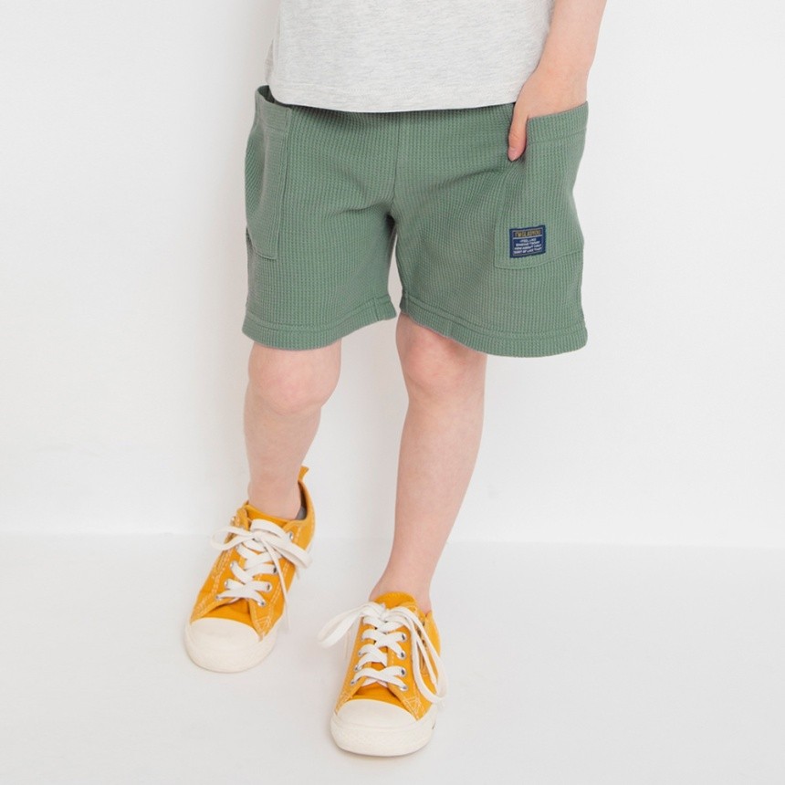 カーキグリーン