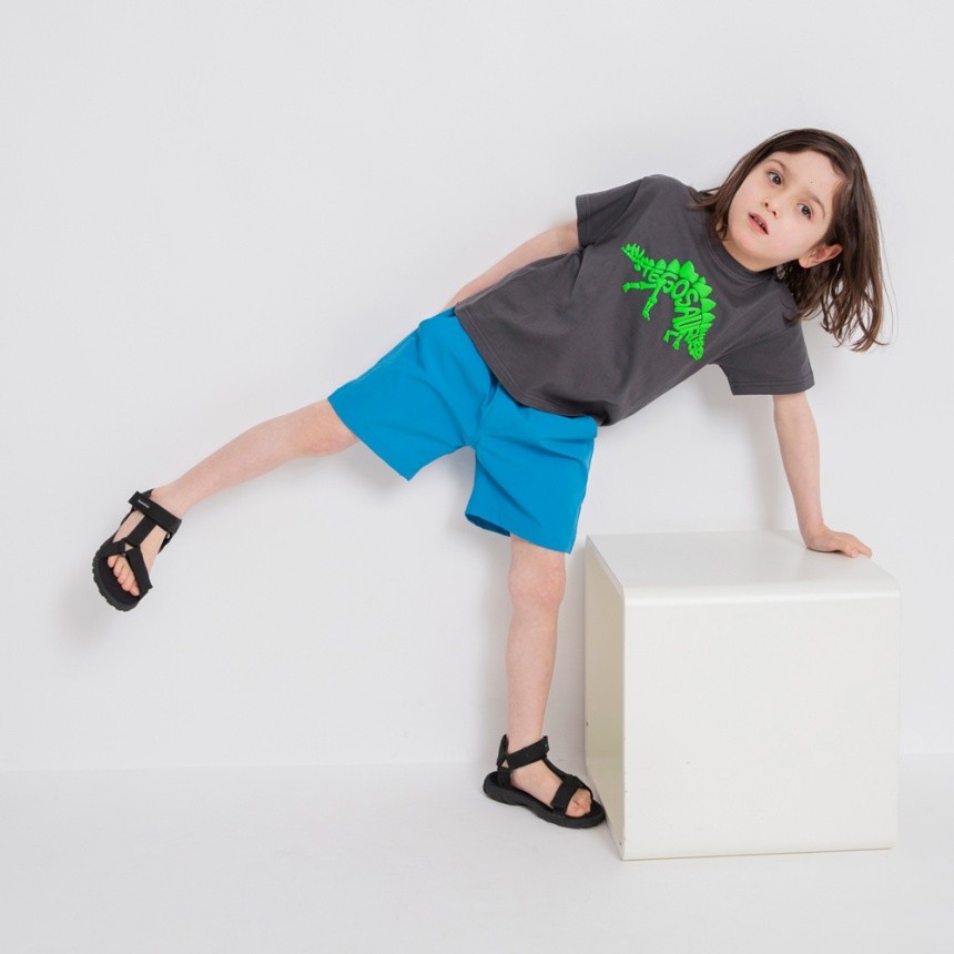 エメラルドグリーン