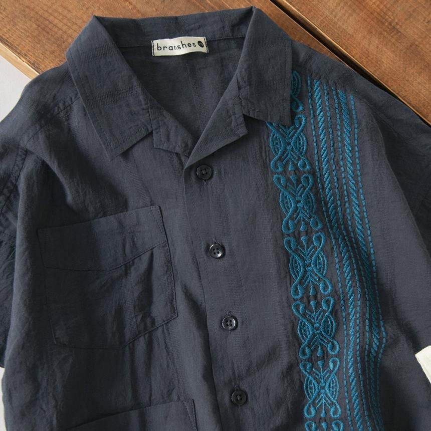 チャコールグレー