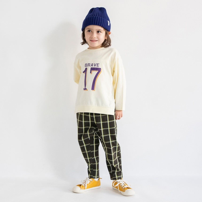 チャコールグレー