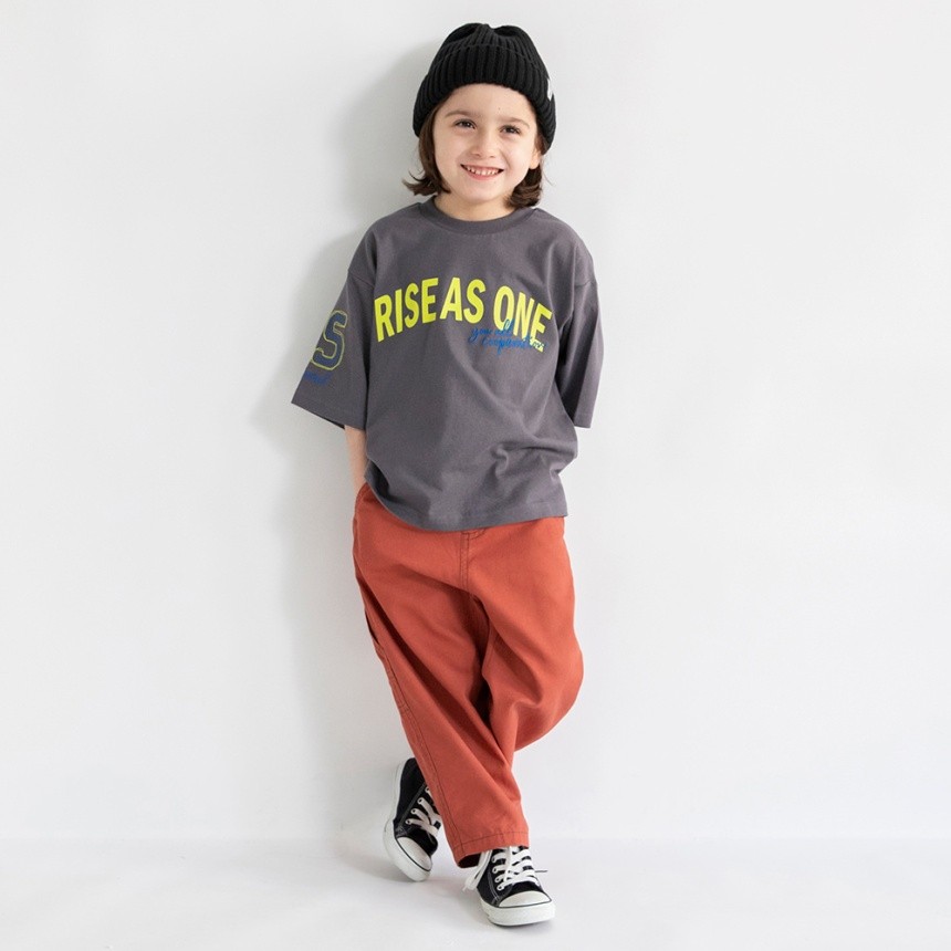 チャコールグレー