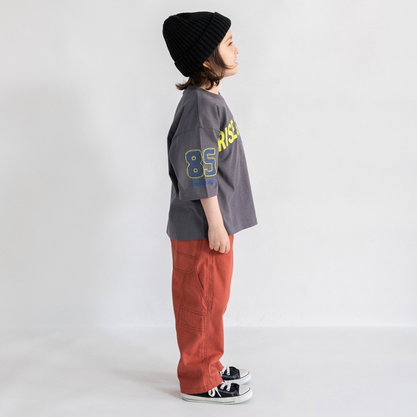 チャコールグレー