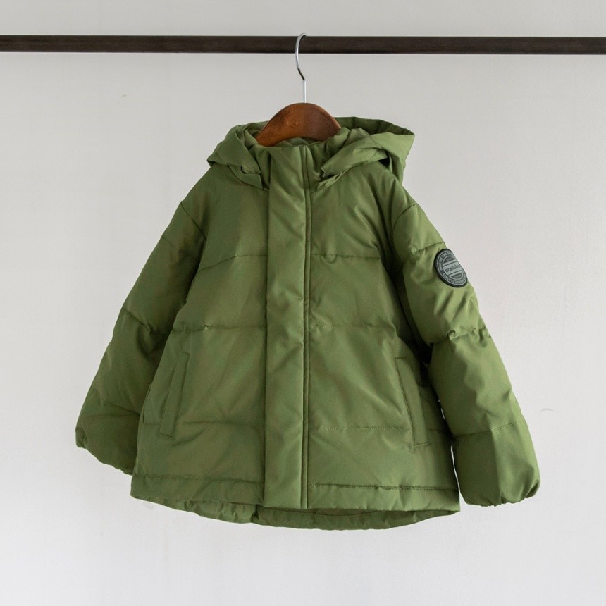 カーキグリーン