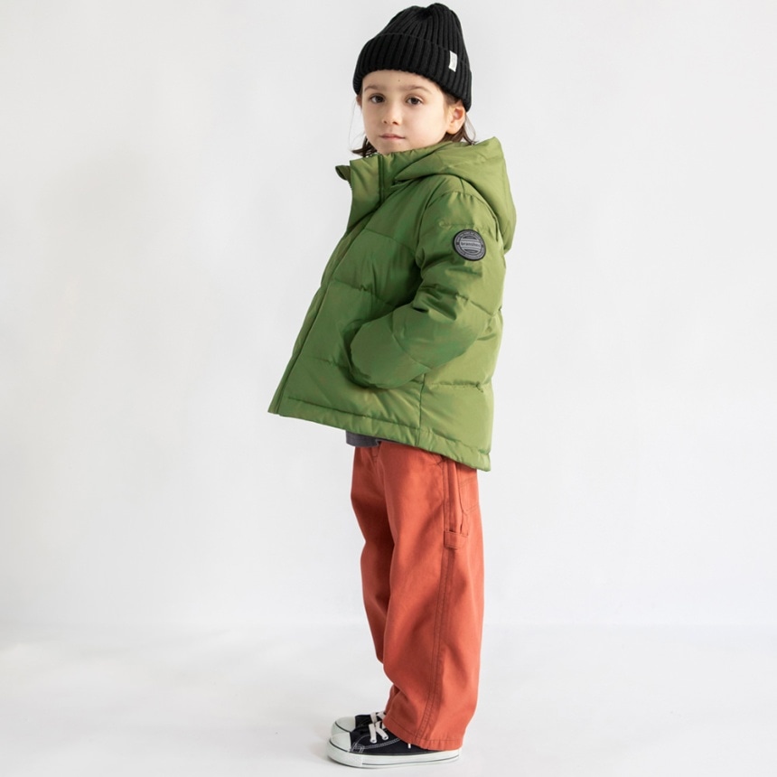 カーキグリーン