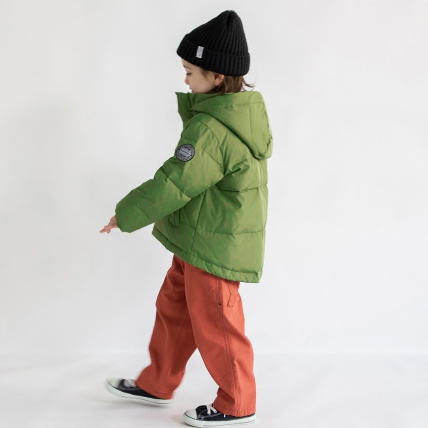 カーキグリーン