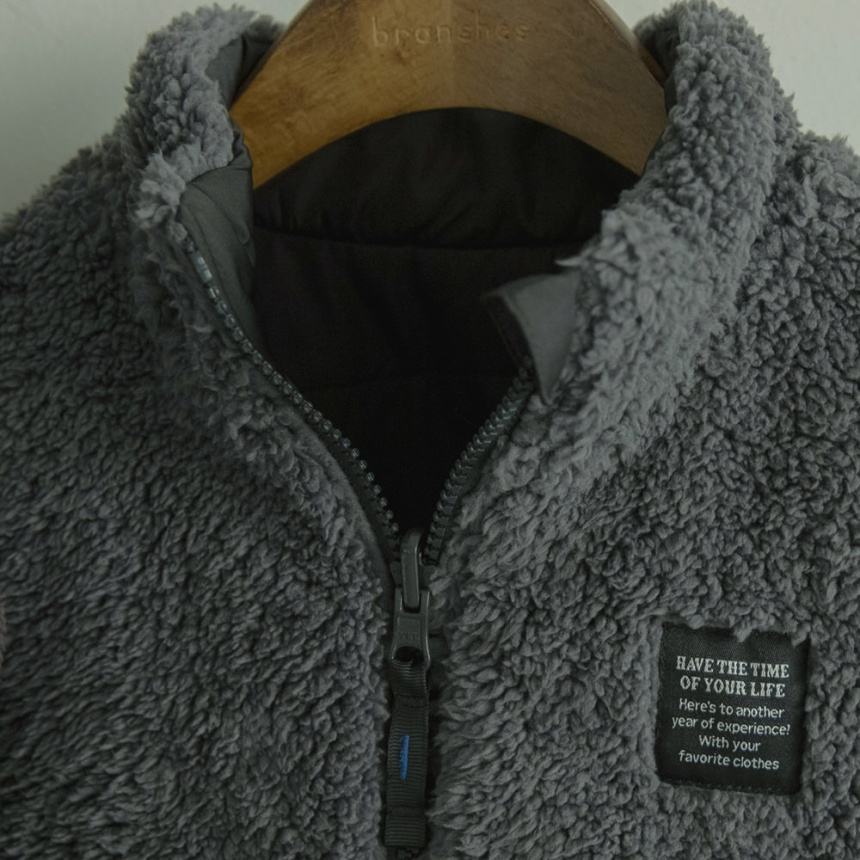 チャコールグレー