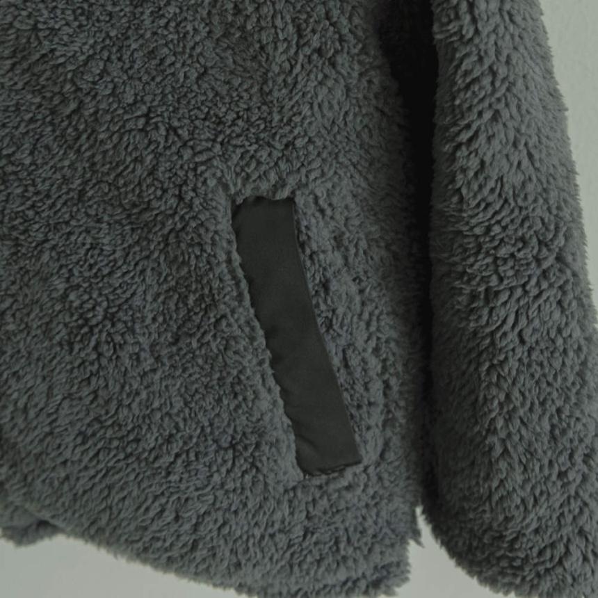 チャコールグレー