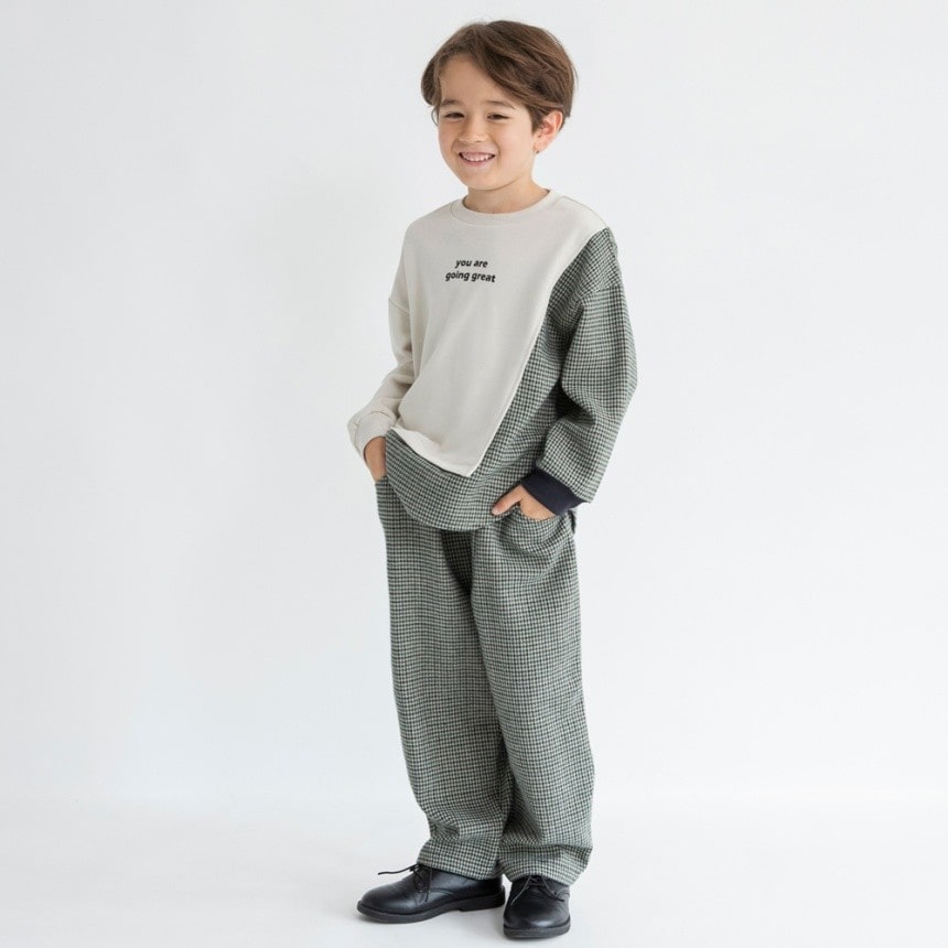 ライトベージュ