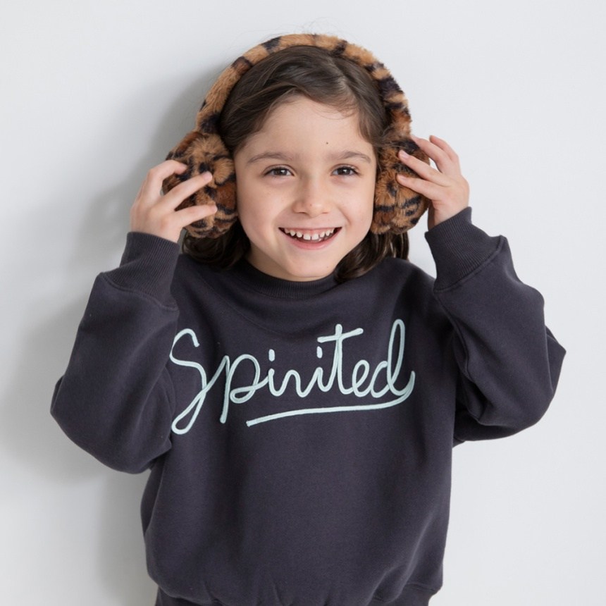 チャコールグレー