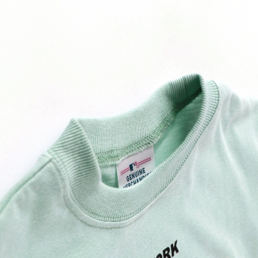 ライトグリーン