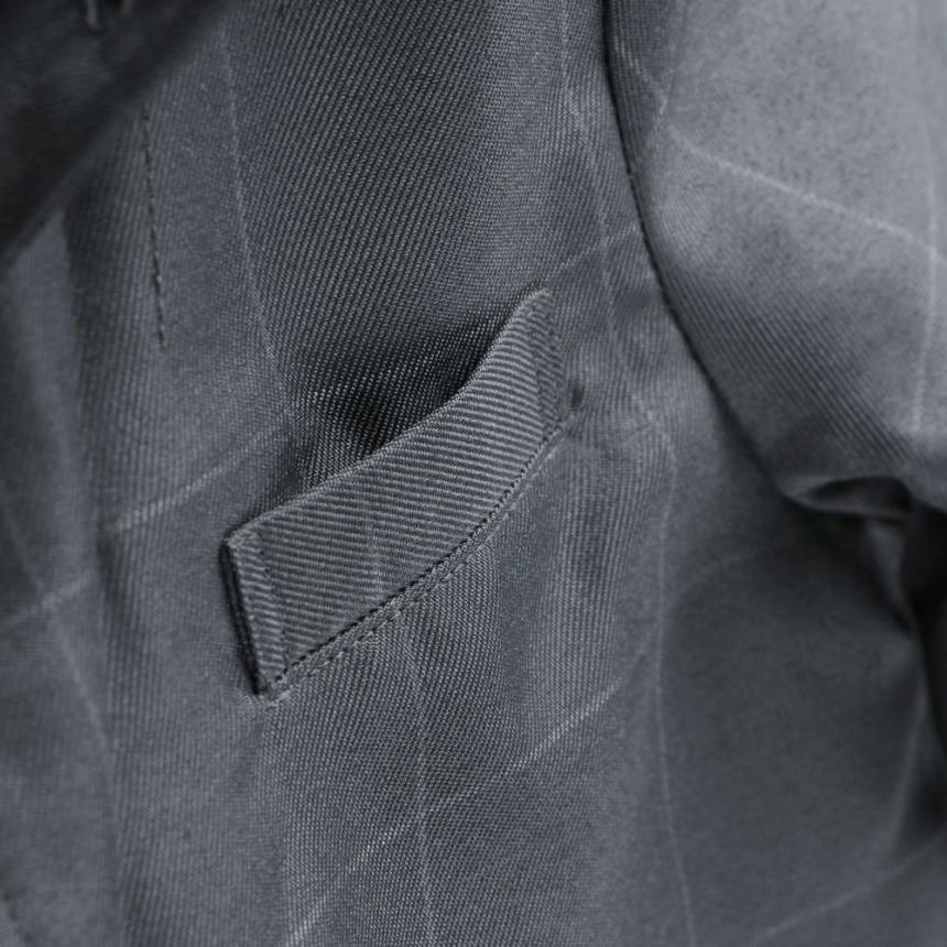 チャコールグレー