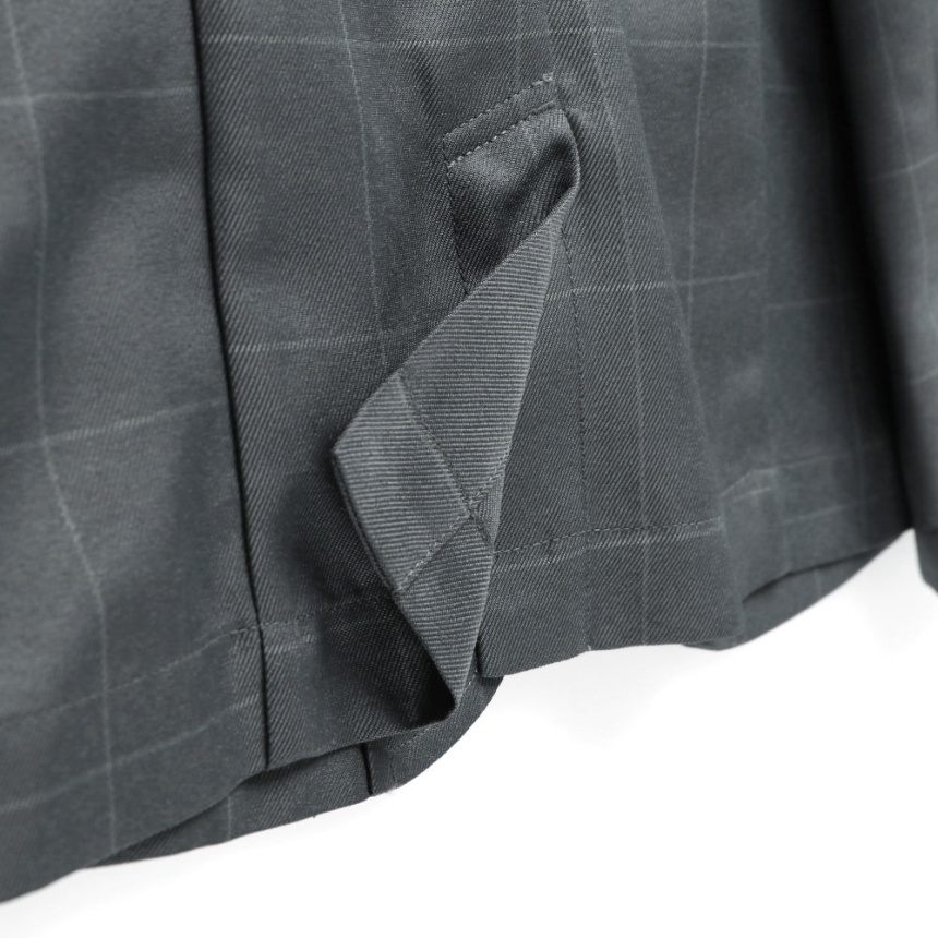 チャコールグレー