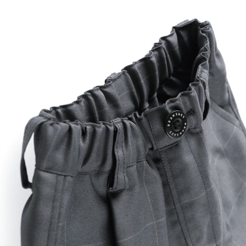 チャコールグレー