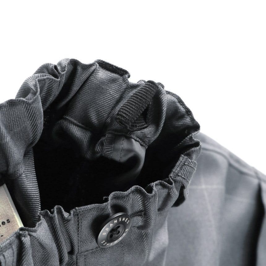 チャコールグレー