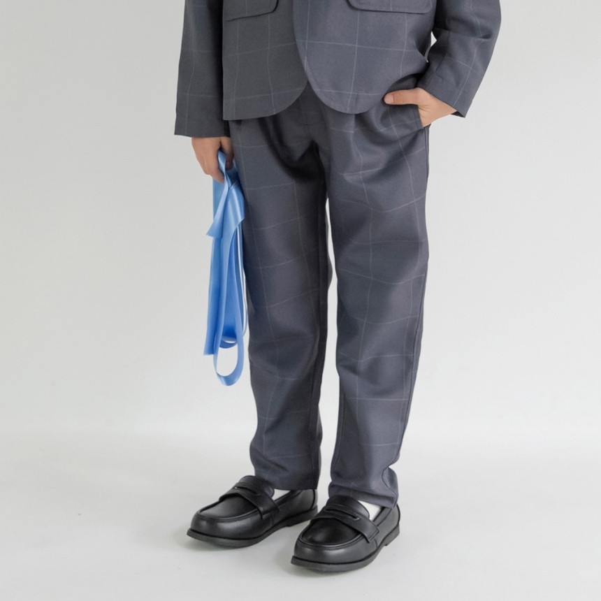 チャコールグレー