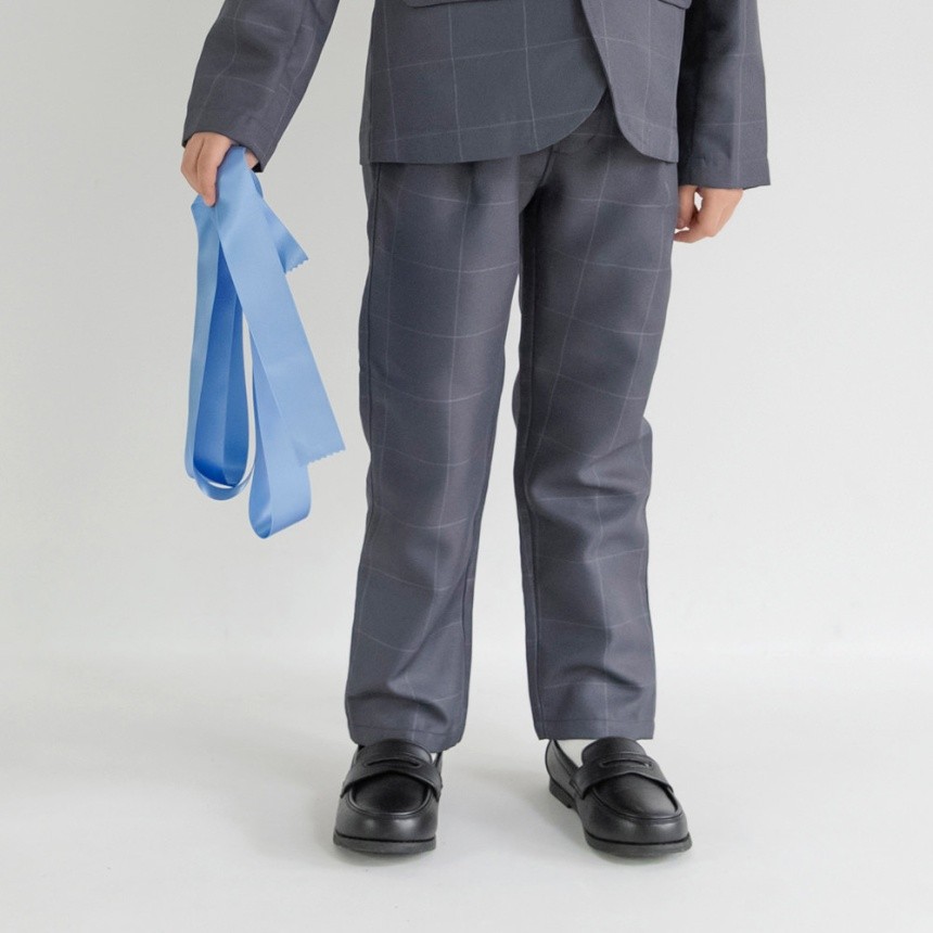 チャコールグレー