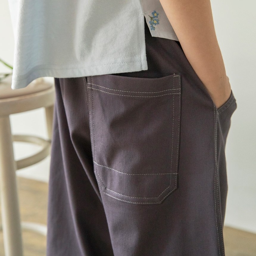 チャコールグレー