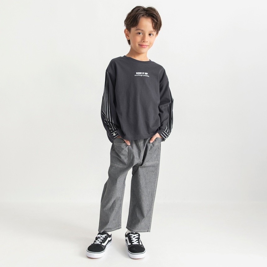 チャコールグレー