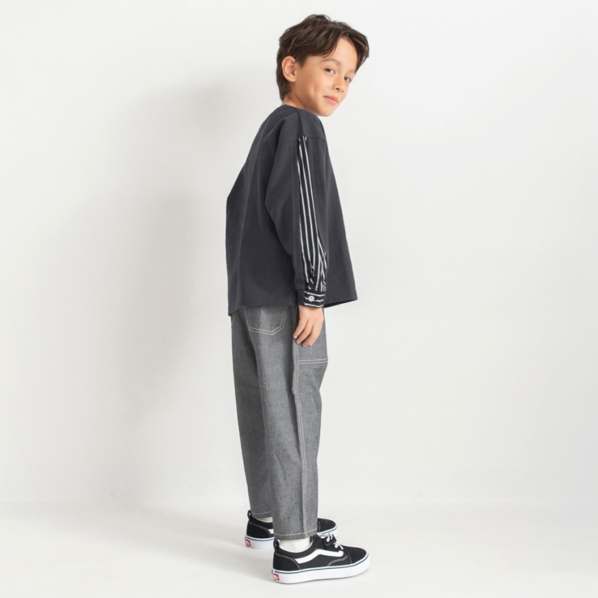 チャコールグレー