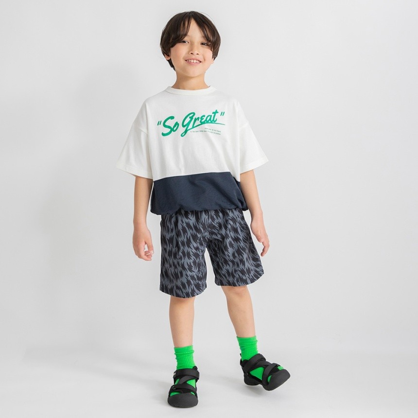 チャコールグレー