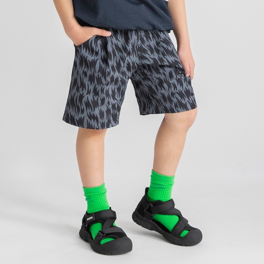 チャコールグレー