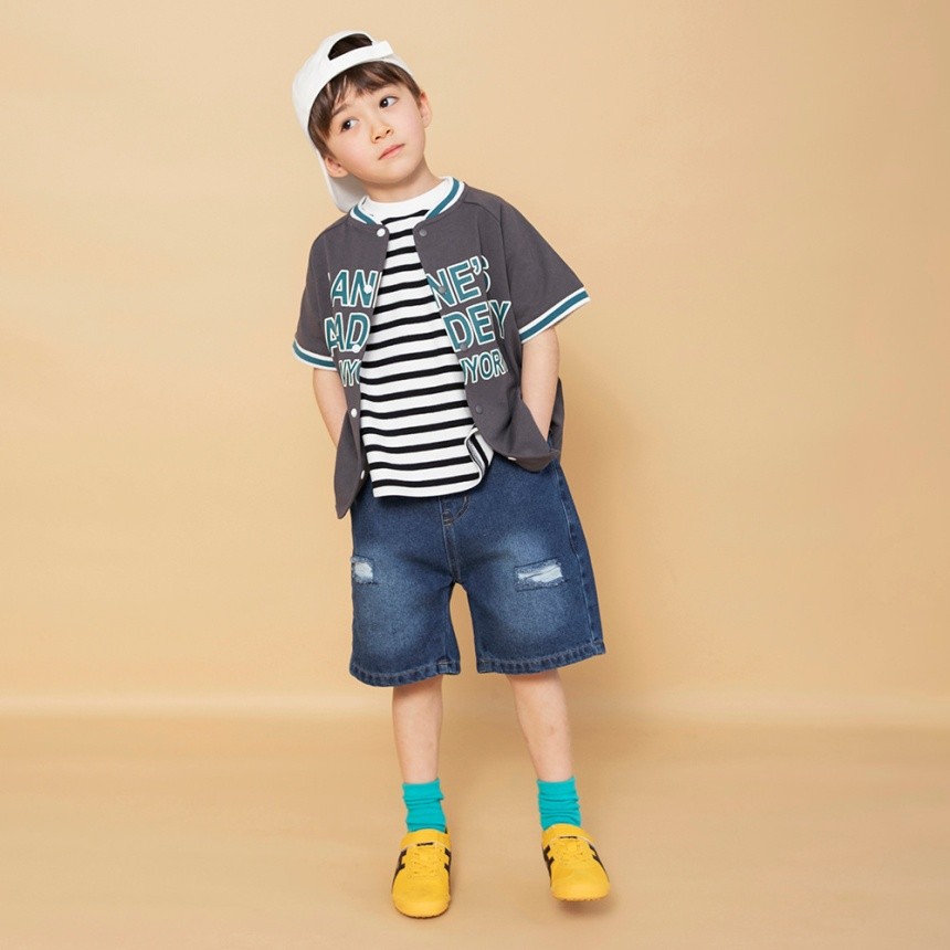 チャコールグレー