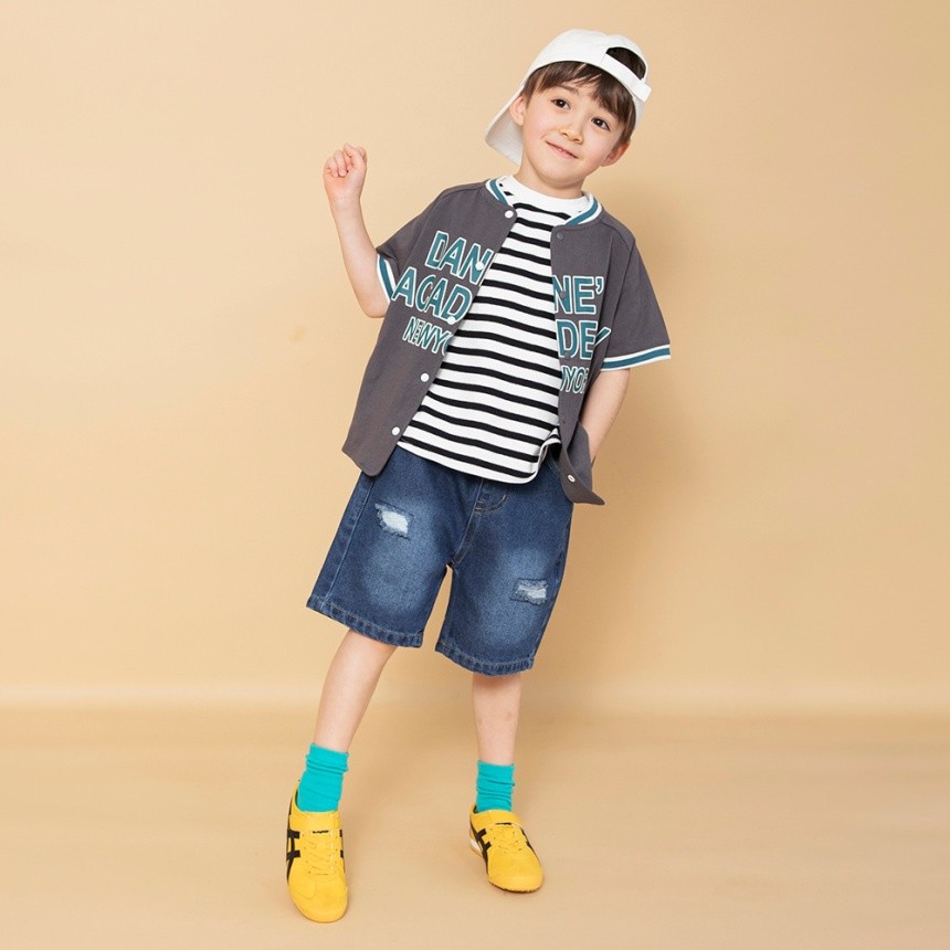 チャコールグレー