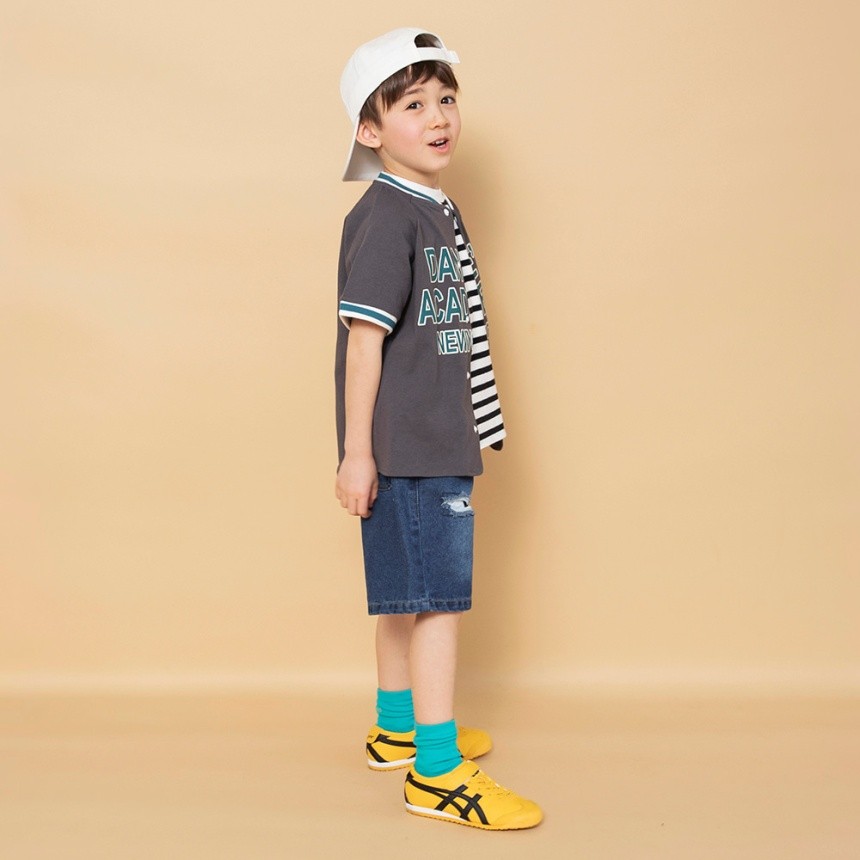 チャコールグレー