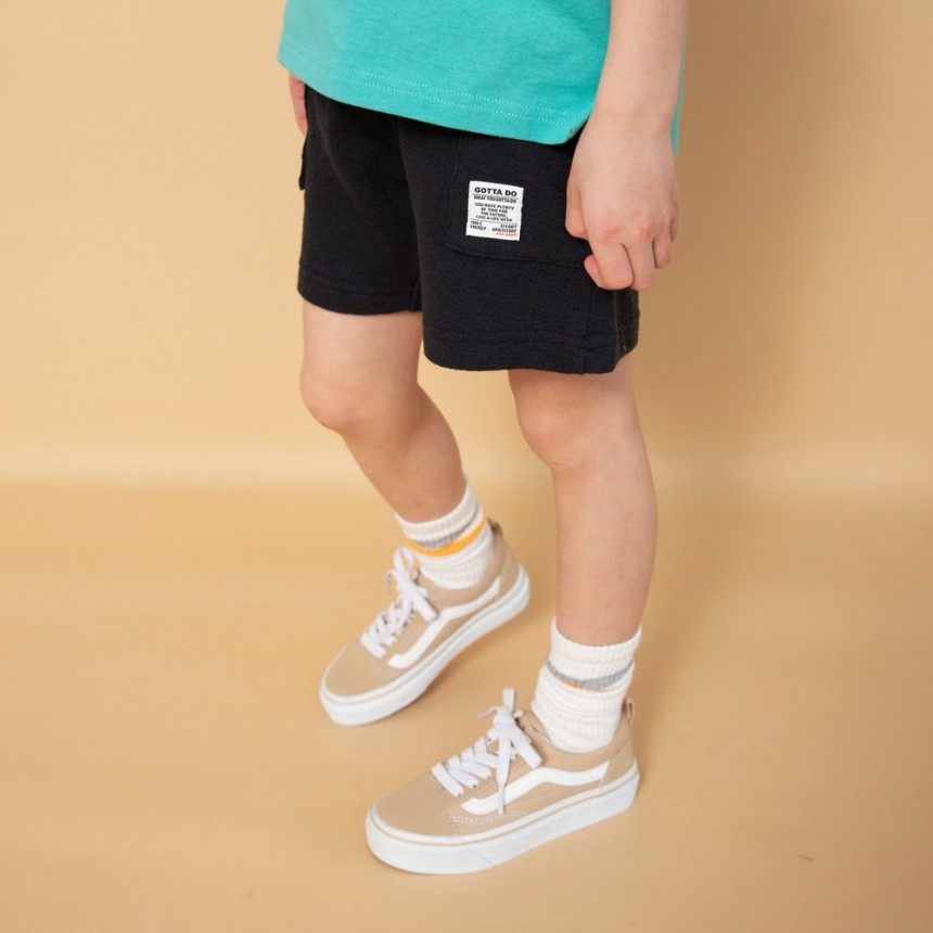 チャコールグレー